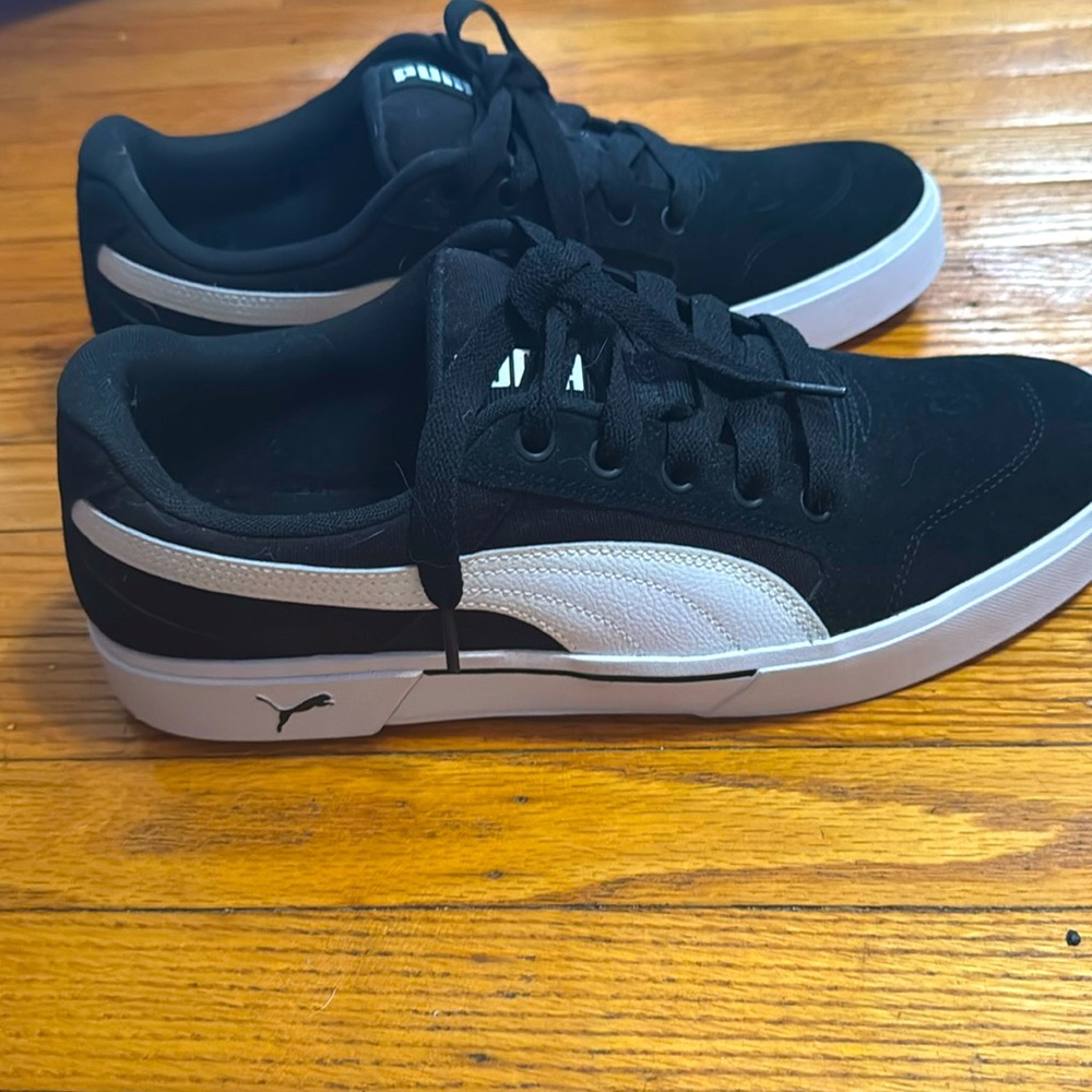 Worn once…. Excellent condition. Size 14 men’s puma c-rey sneakers.